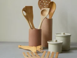 2 Stk. Salathände aus Eschenholz, geölt, 20 x 8,5 cm