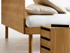 Bett Jukai Pur, mit Flächenbetthaupt, inkl. integriertem Lattenrost, 160 x 200 cm, Buche