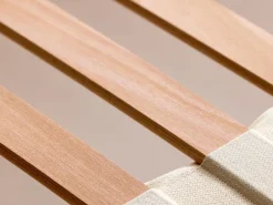 Bett Jukai Pur, ohne Betthaupt mit Bettrahmenhousse, inkl. integriertem Lattenrost, 160 x 200 cm, Baumwollstoff Ondula Greige (139), Buche