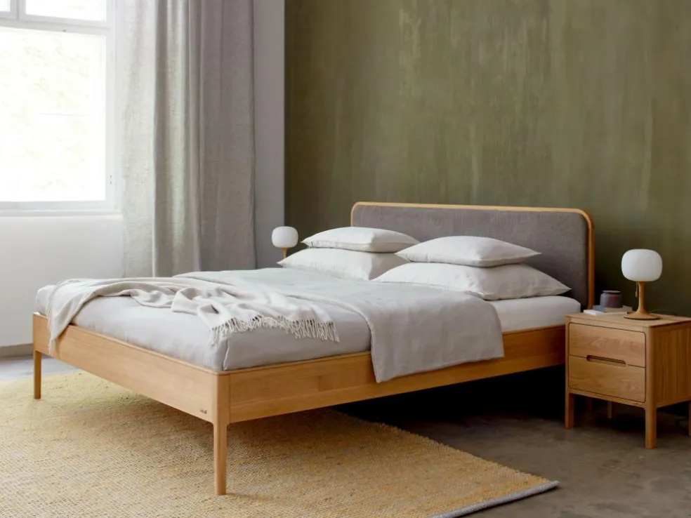 Bett Tenso mit Polsterbetthaupt, 180 x 200 cm, Wollstoff Tano Natur (79), Buche