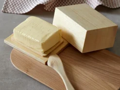 Buttermesser aus Eschenholz, geölt, 19 x 4 cm