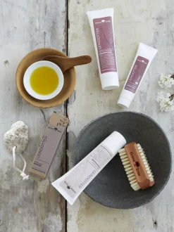 Handbürste, ca. 9 x 4,5 cm, Birnbaumholz