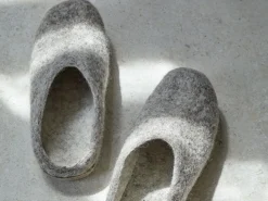 Hausschuh Amale, hellgrau, Größe 38/39, 100 % Schurwolle (Schaf) mit pflanzlich gegerbter Ledersohle