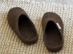 Hausschuh Finley, dunkelbraun, Größe 38/39, 100 % Schurwolle (Schaf) mit pflanzlich gegerbter Ledersohle, Tiroler Bergschaf