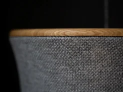 Hängeleuchte Malla mit Schirm aus 100% Schafschurwolle, Ø 45 cm, 3D Strick Sand, Buche