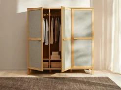 Kleiderschrank Kurami mit Drehtüren 3-türig, Wollstoff Tano Natur (79), Buche