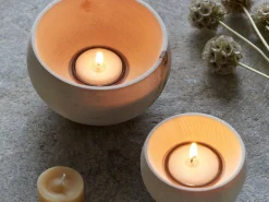 Lichtkugel klein aus Zirbenholz, handgedrechselt, H 5 cm, ø 8 cm, inkl. Glaseinsatz