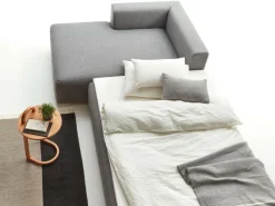 Lounge-Sofa Sereno mit Schlaffunktion inkl. 3 Kissen (70x55 cm), B 320,5 x T 180 cm, Bodennah, Liegeteil links, mit Bezug Wollstoff Tano Natur (79), Buche