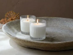 Natürliche Duftkerze BERGGIPFEL im Trinkglas mit Rillenschliff, ø 8,5 cm, H 9 cm