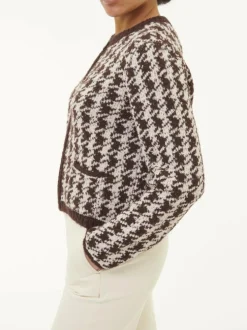 Strickjacke aus Alpakawolle, 09 hahnentritt chocolate, S