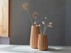 Vase aus Erlenholz, Kannelur, H 17,5 cm, geölt, inkl. Glaseinsatz